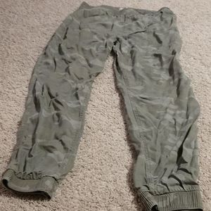 Elastic sweatpants
